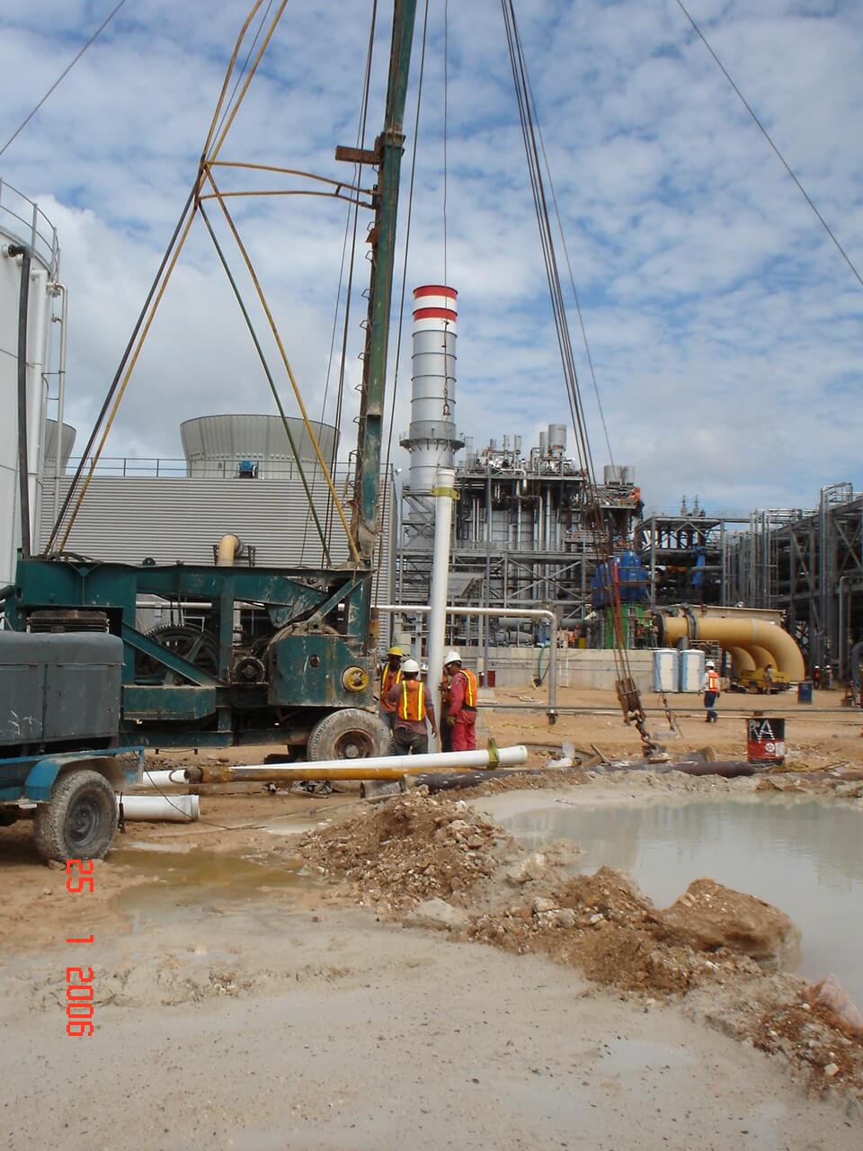Perforación de pozo profundo en planta industrial realizada por COPERGEO